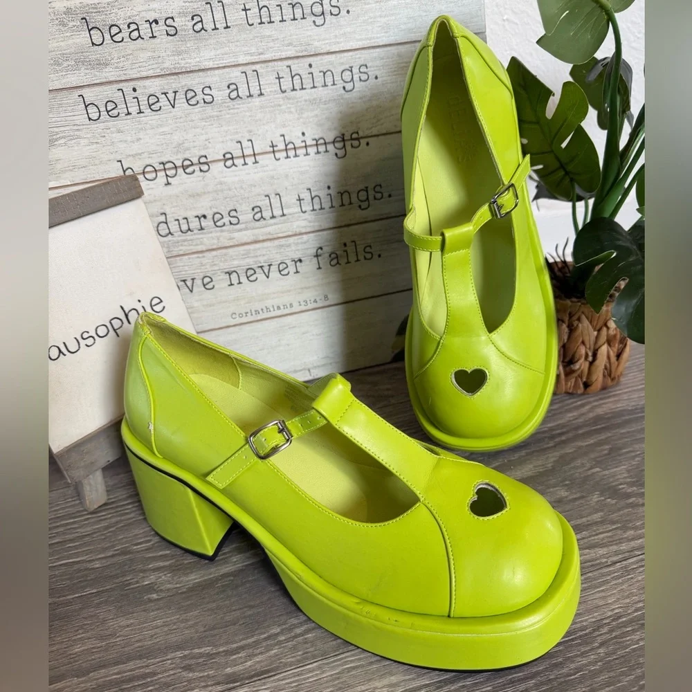 Doll’s Kill dELiA*s Hopscotch Kids Platform Heart T- Strap Mary Jane’s in Lime 9
